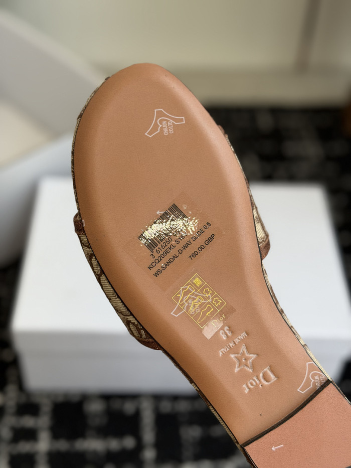 d10r sandal