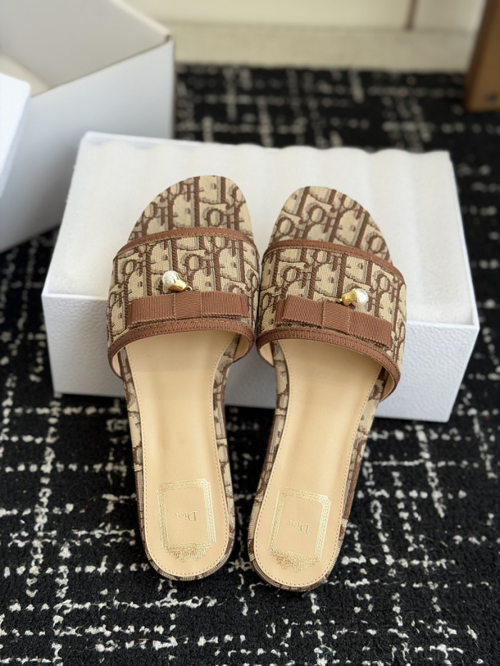 d10r sandal