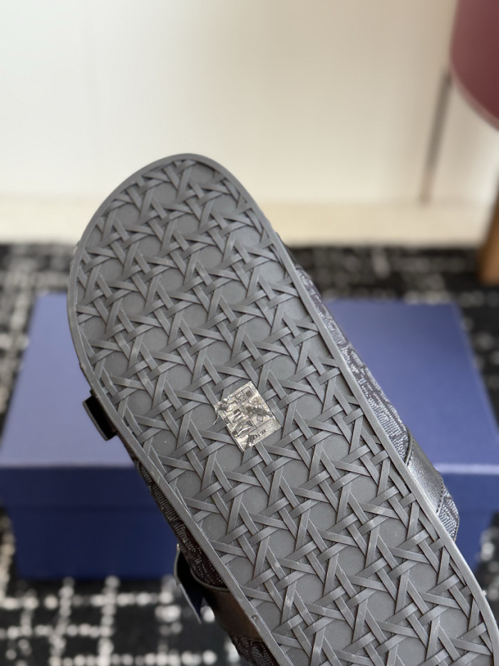 d10r sandal
