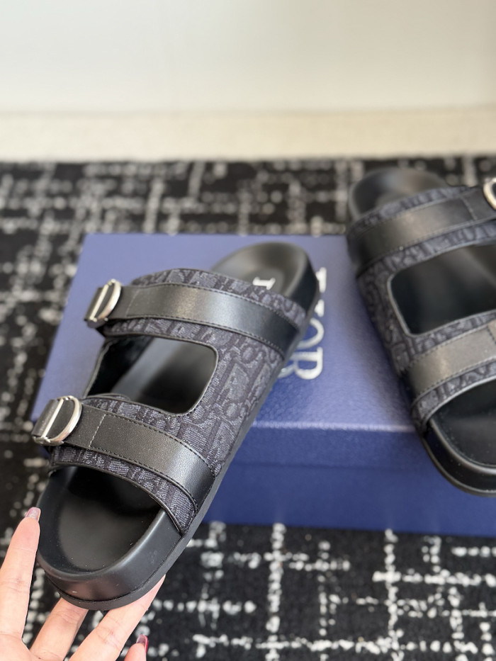 d10r sandal