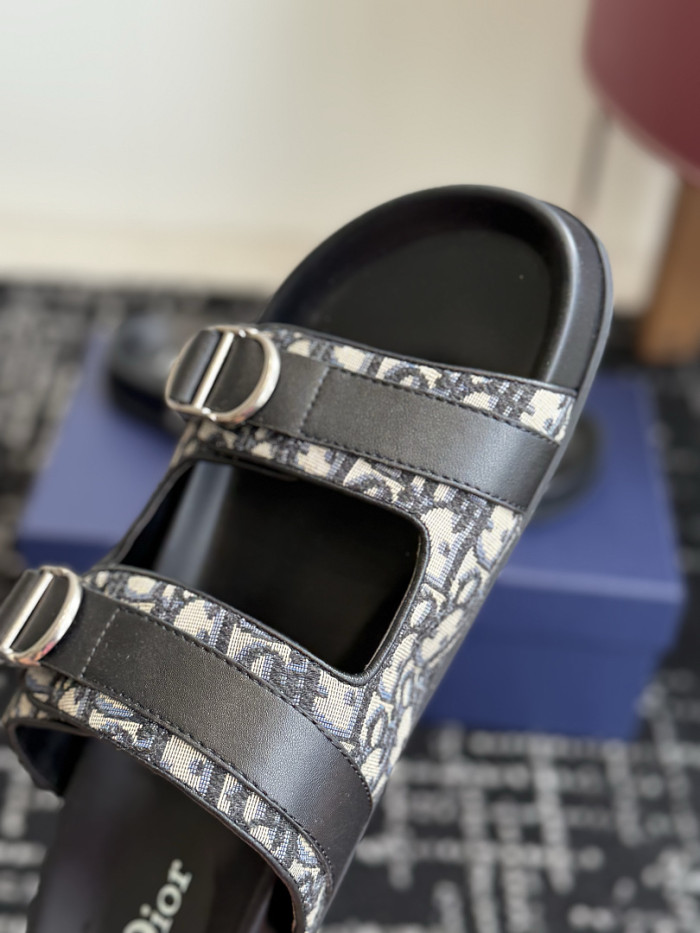 d10r sandal