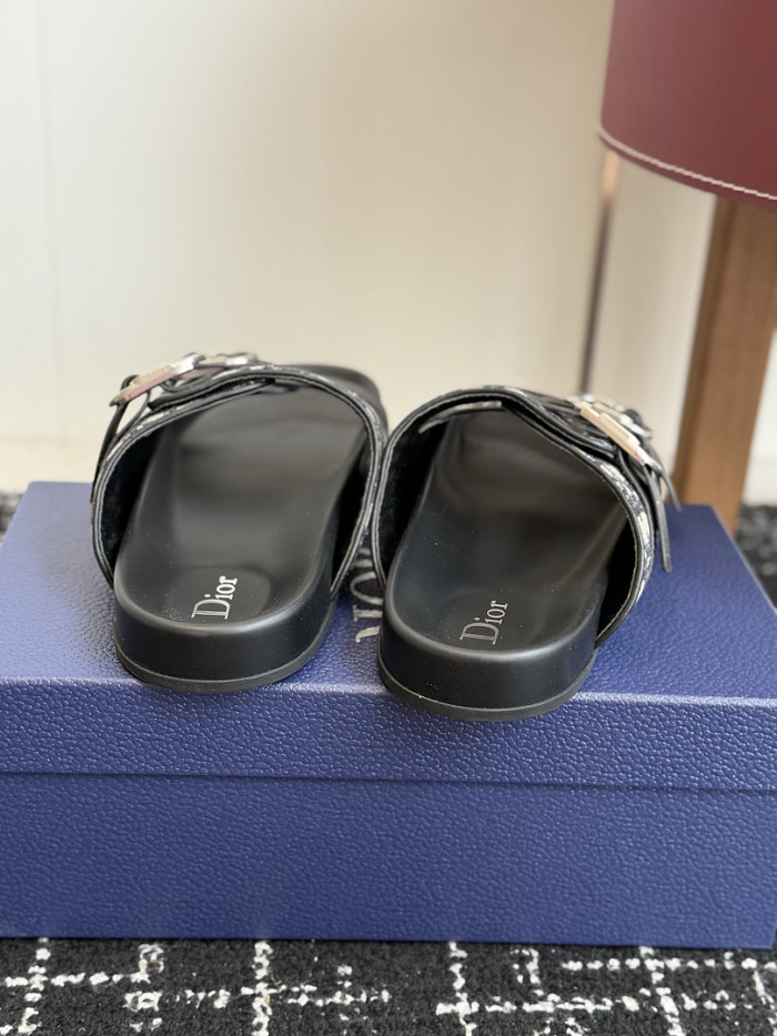 d10r sandal
