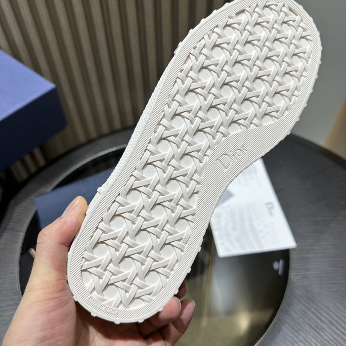 D10R SNEAKER
