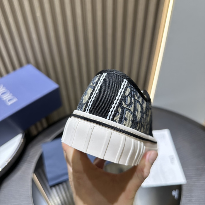 D10R SNEAKER