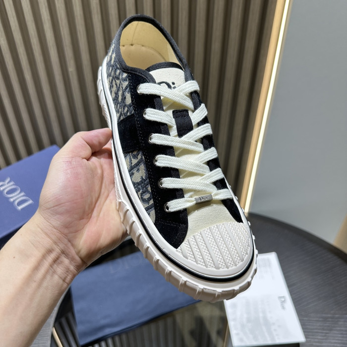 D10R SNEAKER