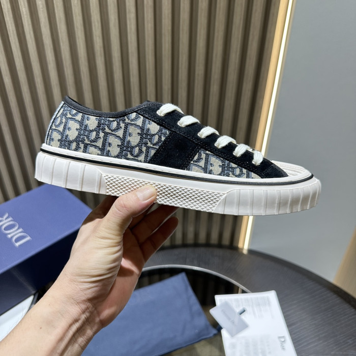 D10R SNEAKER