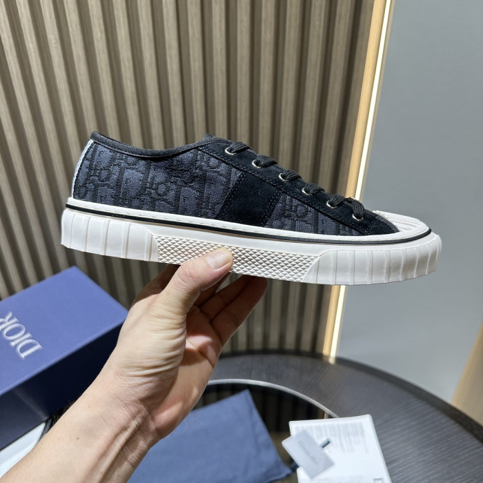 D10R SNEAKER