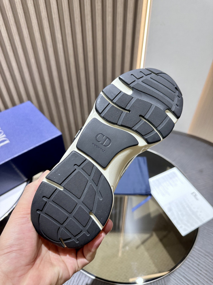 D10R SNEAKER