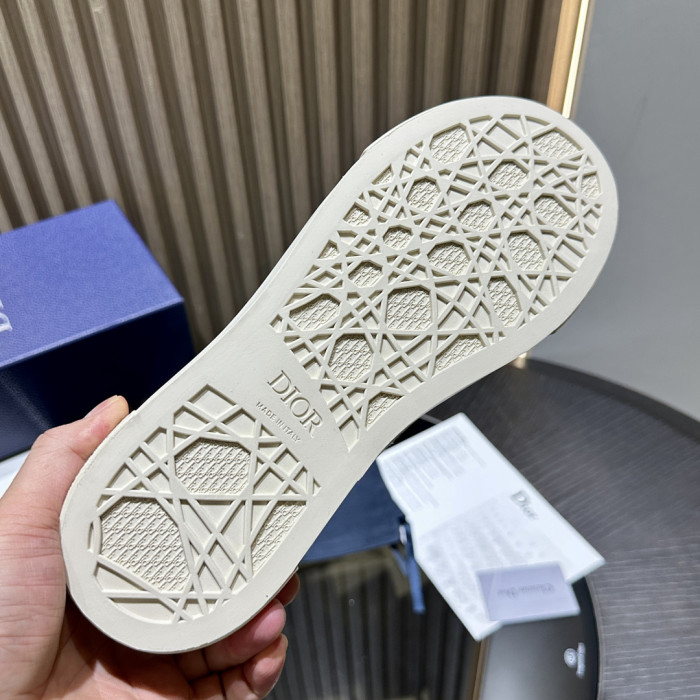 D10R SNEAKER