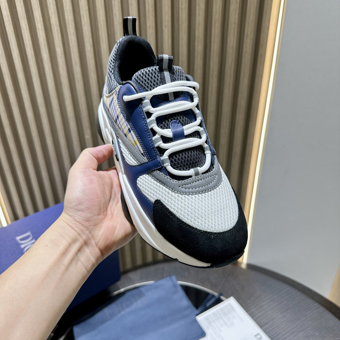 D10R SNEAKER