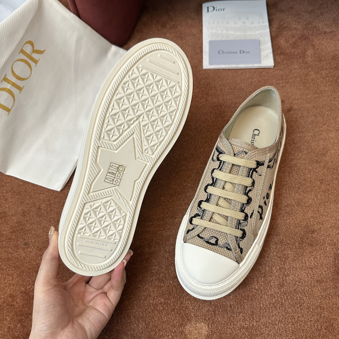 D10R SNEAKER