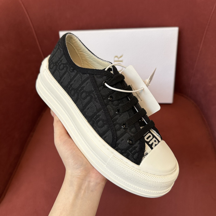 D10R SNEAKER