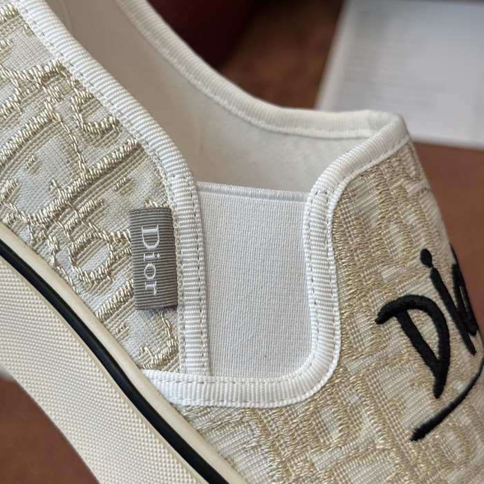 D10R SNEAKER
