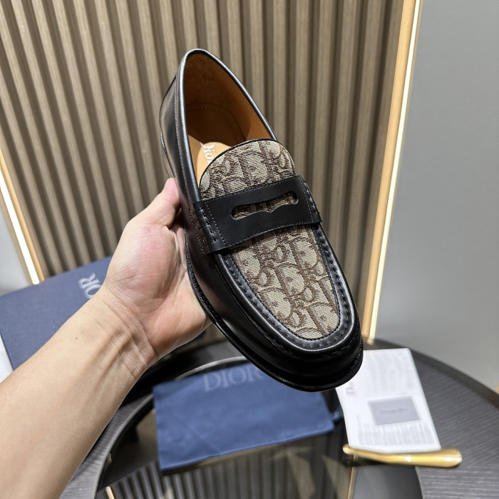 D10R SNEAKER