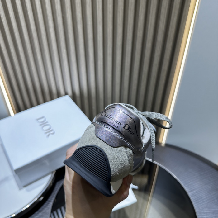 D10R SNEAKER