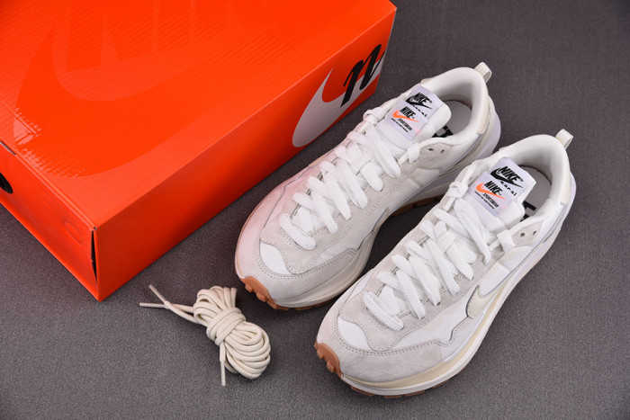 SACAI X NIKE VAPORWAFFLE "SAIL" DD1875-100