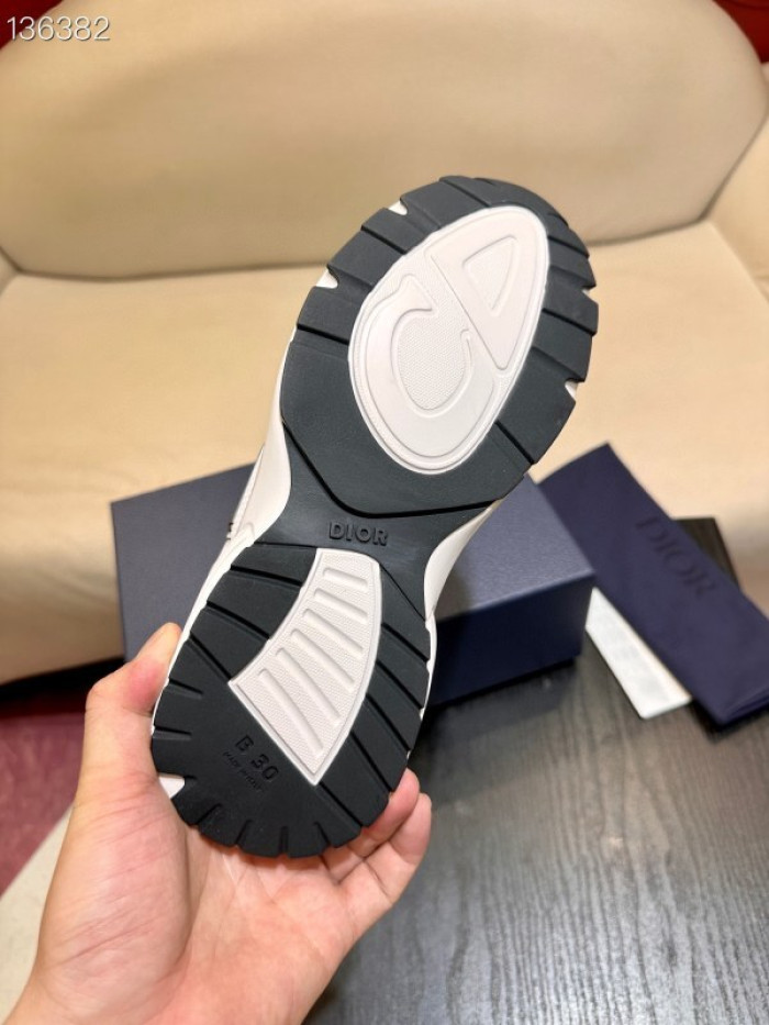 D10R SNEAKER