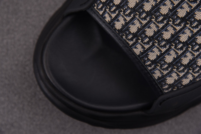 d10r sandal