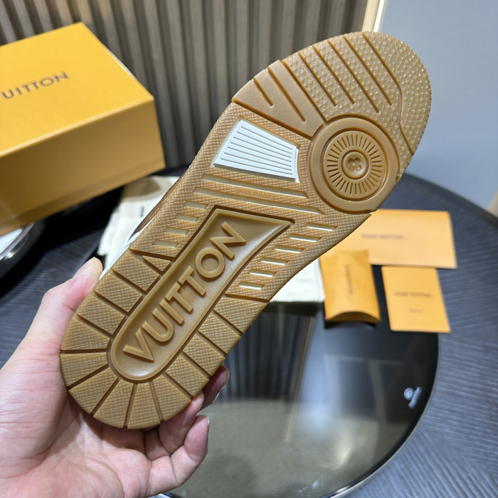 L0VT SNEAKER