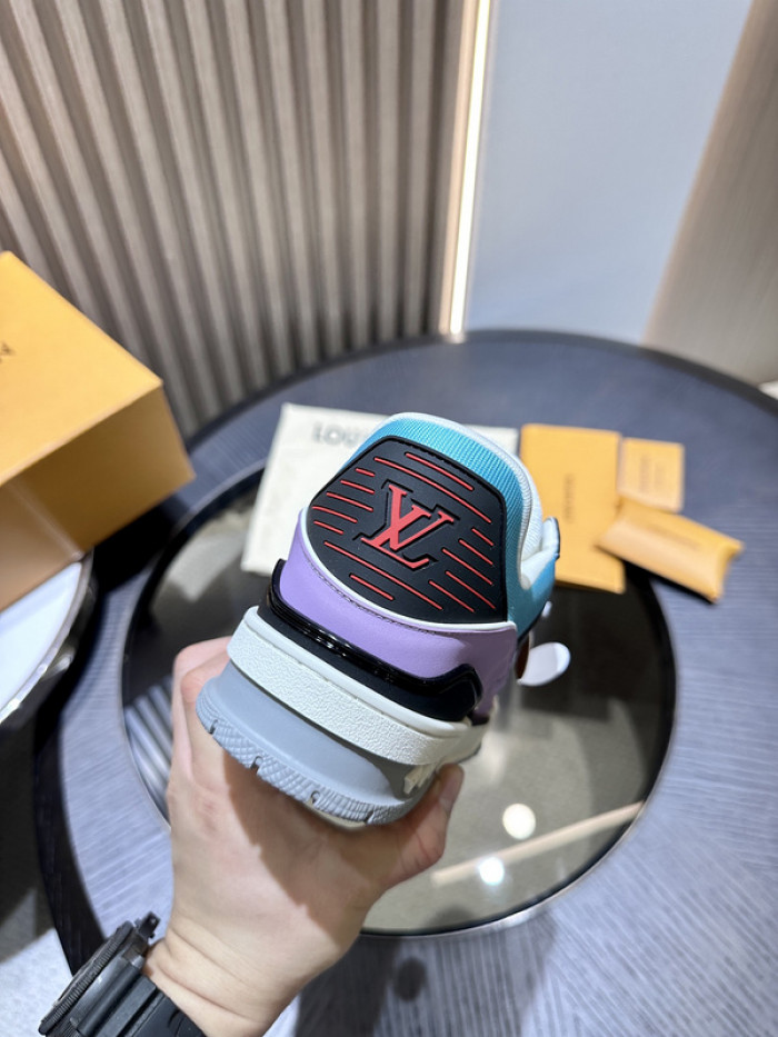 L0VT SNEAKER