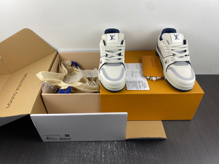 L0VT SNEAKER