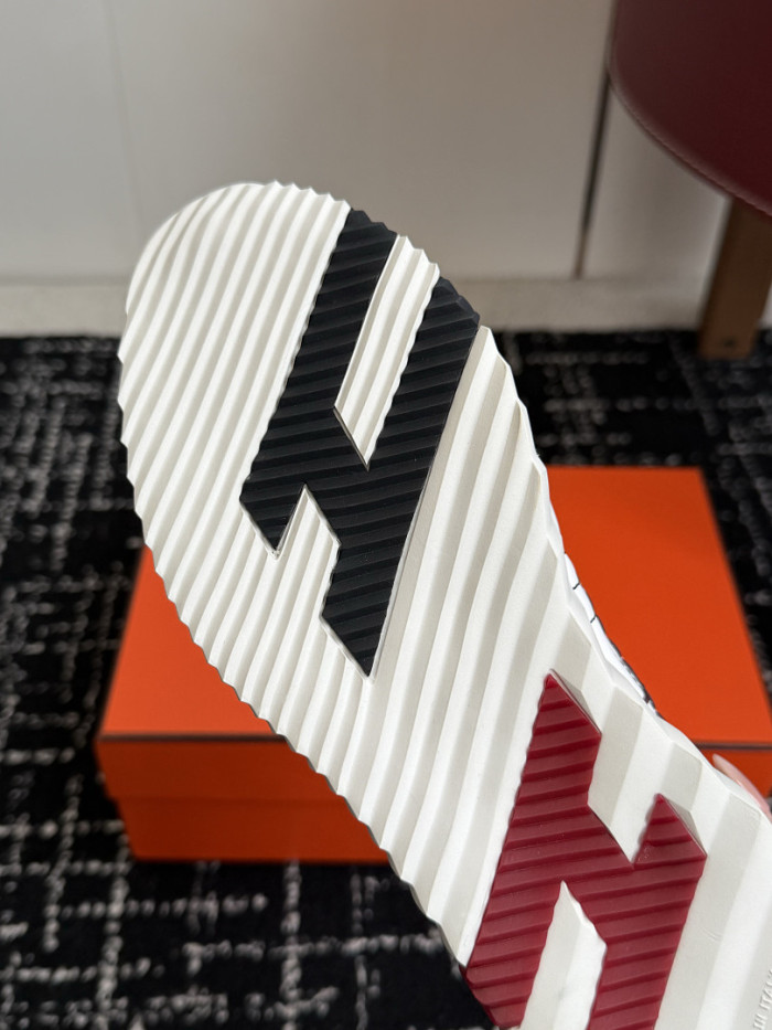 hms SNEAKER