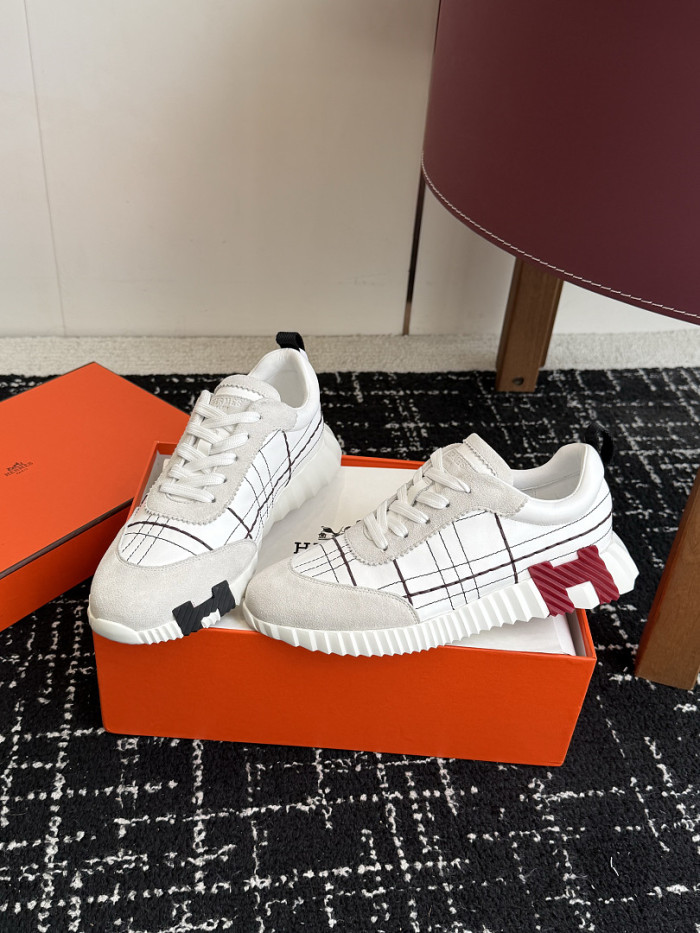 hms SNEAKER