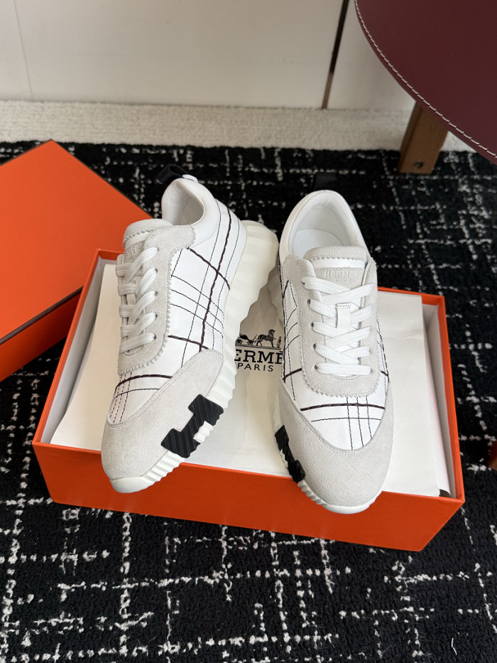hms SNEAKER