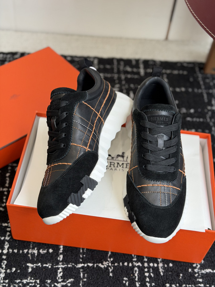 hms SNEAKER
