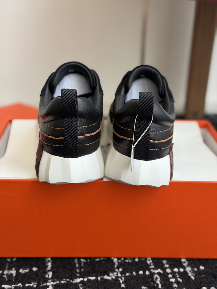 hms SNEAKER