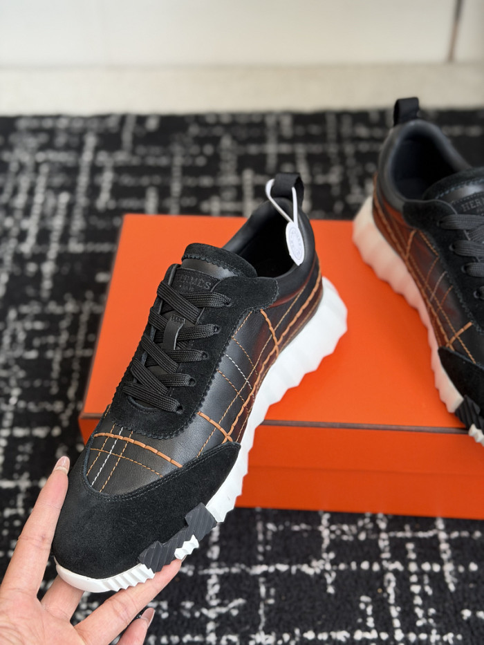 hms SNEAKER
