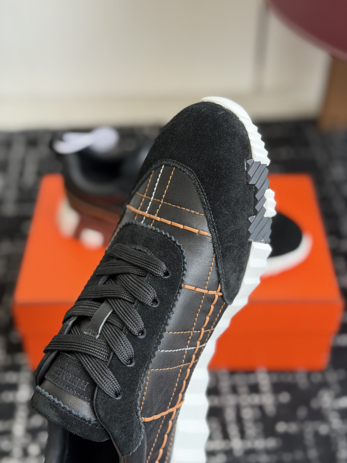 hms SNEAKER