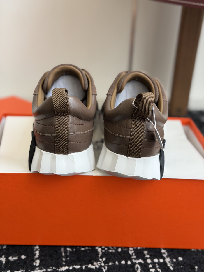 hms SNEAKER
