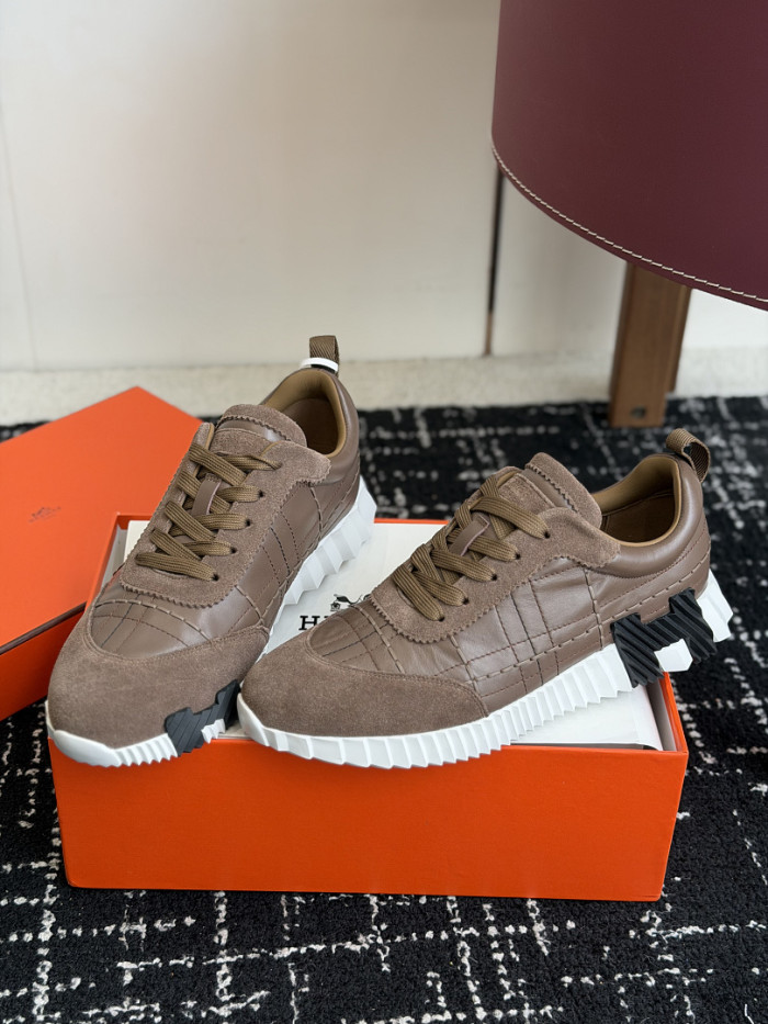 hms SNEAKER