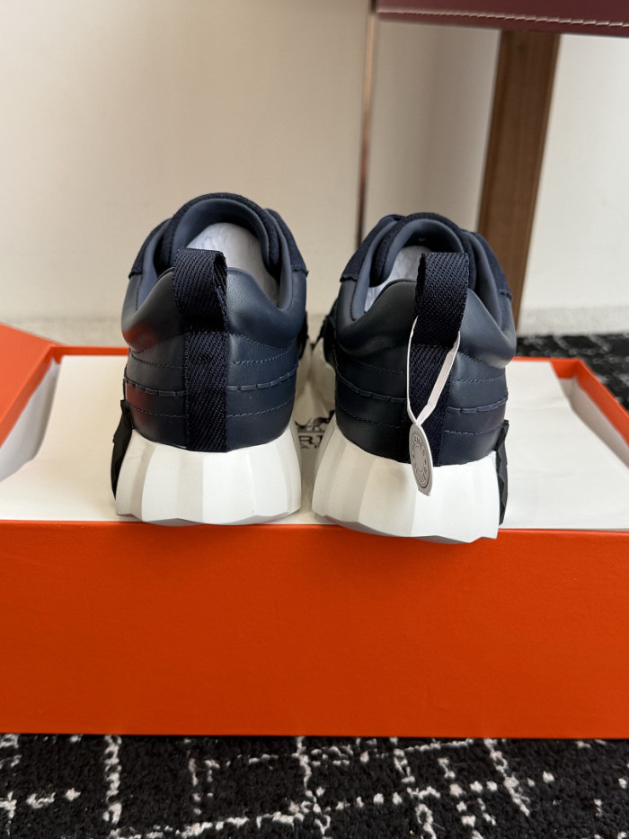 hms SNEAKER