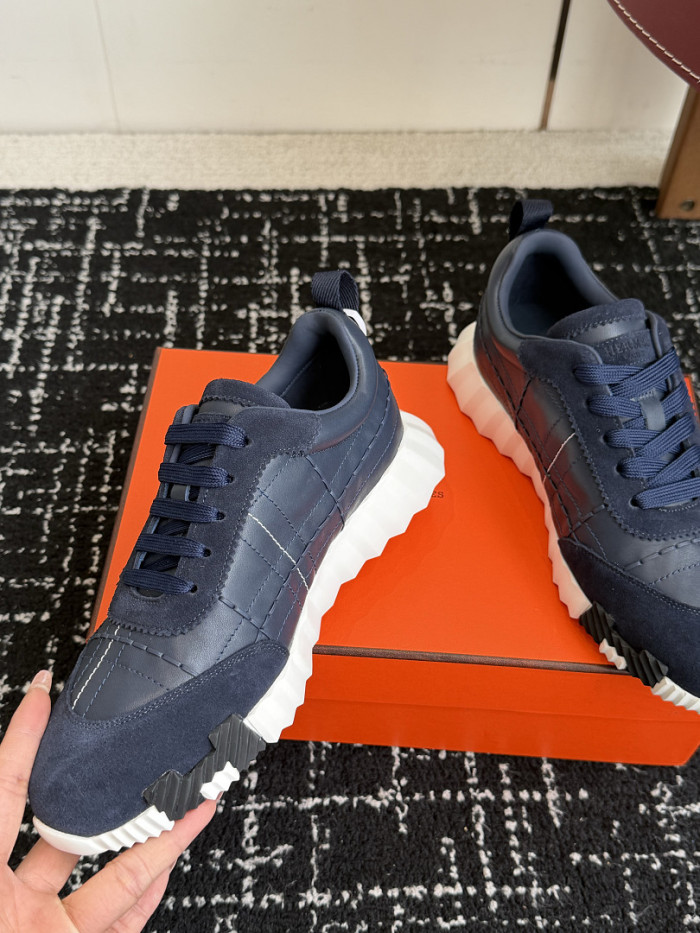 hms SNEAKER