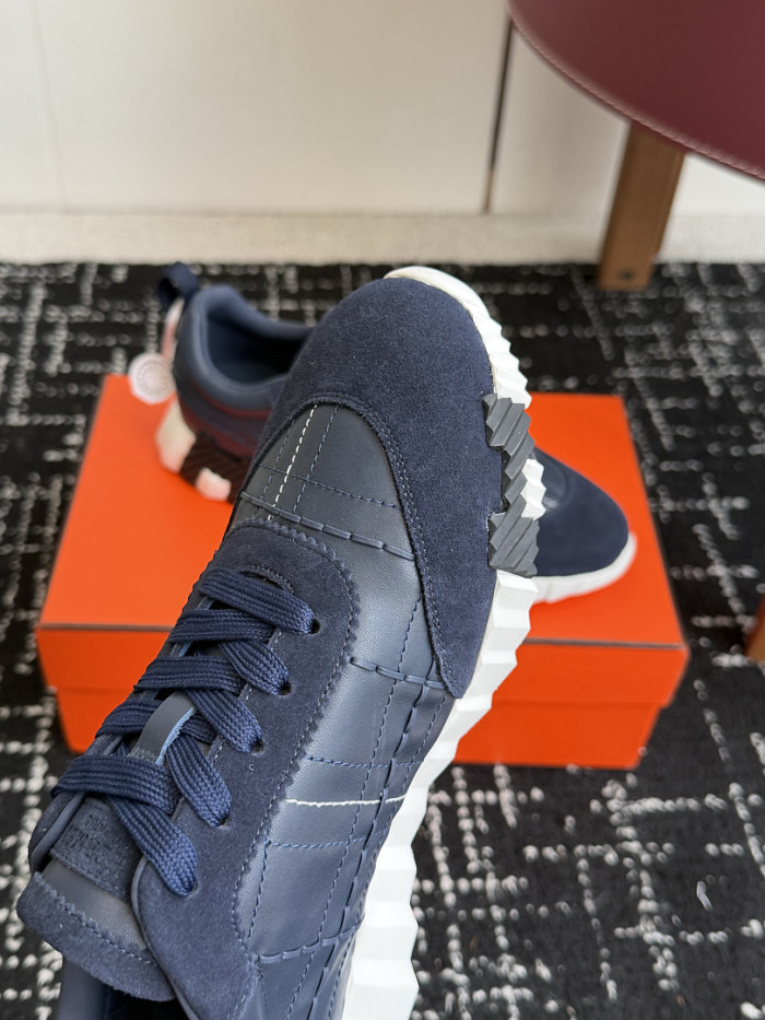hms SNEAKER