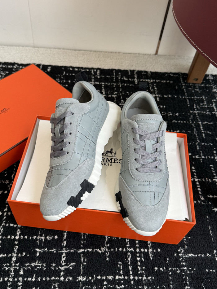 hms SNEAKER