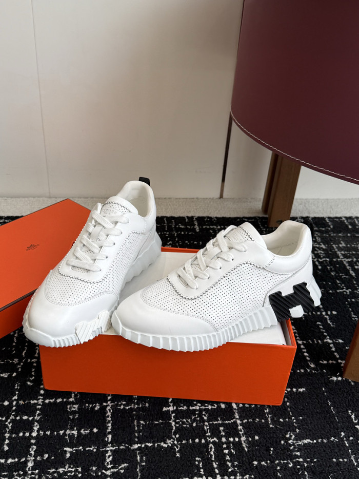hms SNEAKER