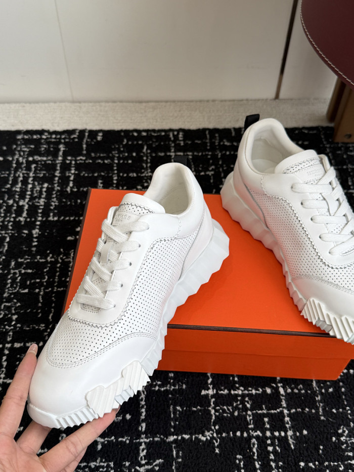 hms SNEAKER