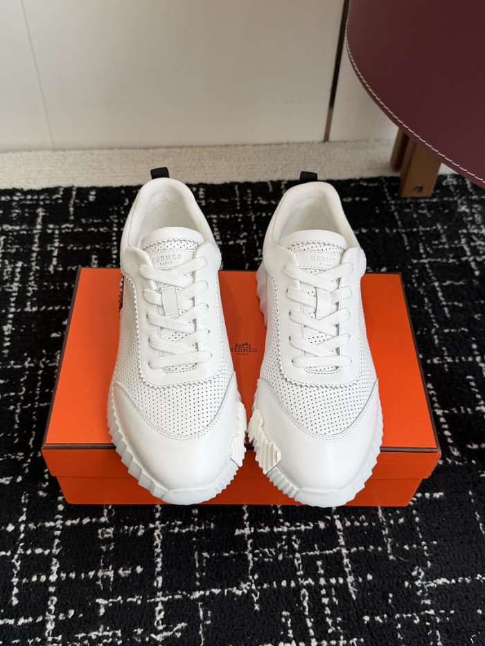 hms SNEAKER