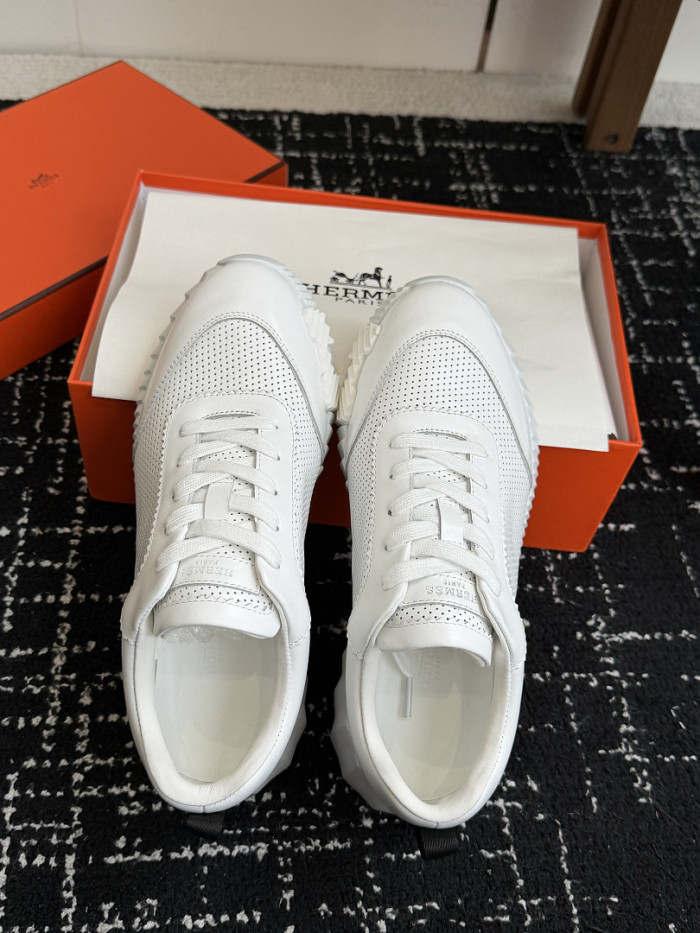 hms SNEAKER