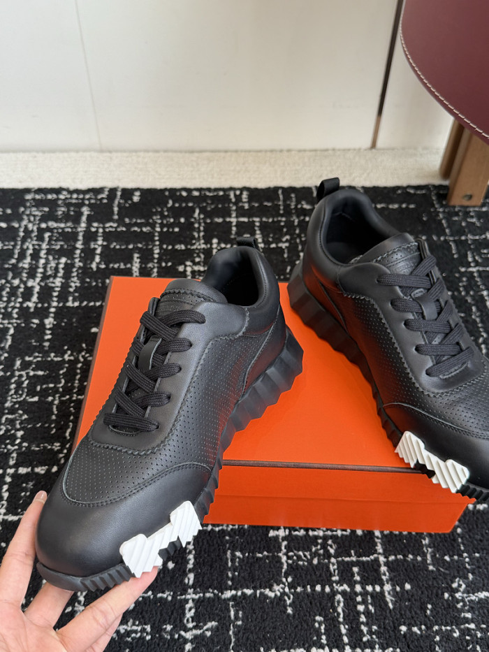 hms SNEAKER