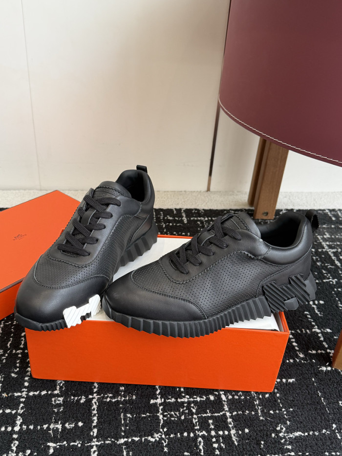 hms SNEAKER