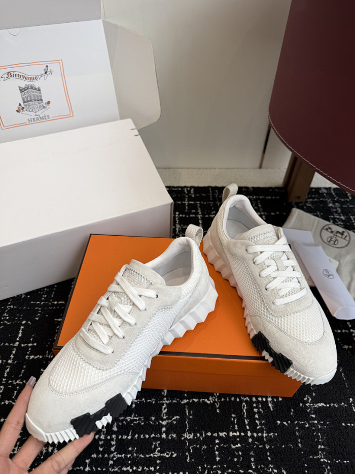 hms SNEAKER