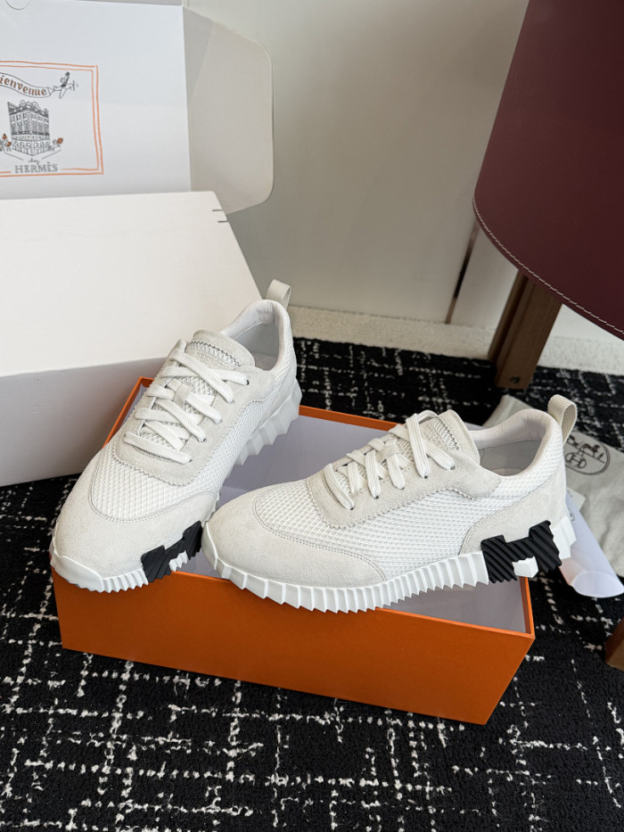 hms SNEAKER