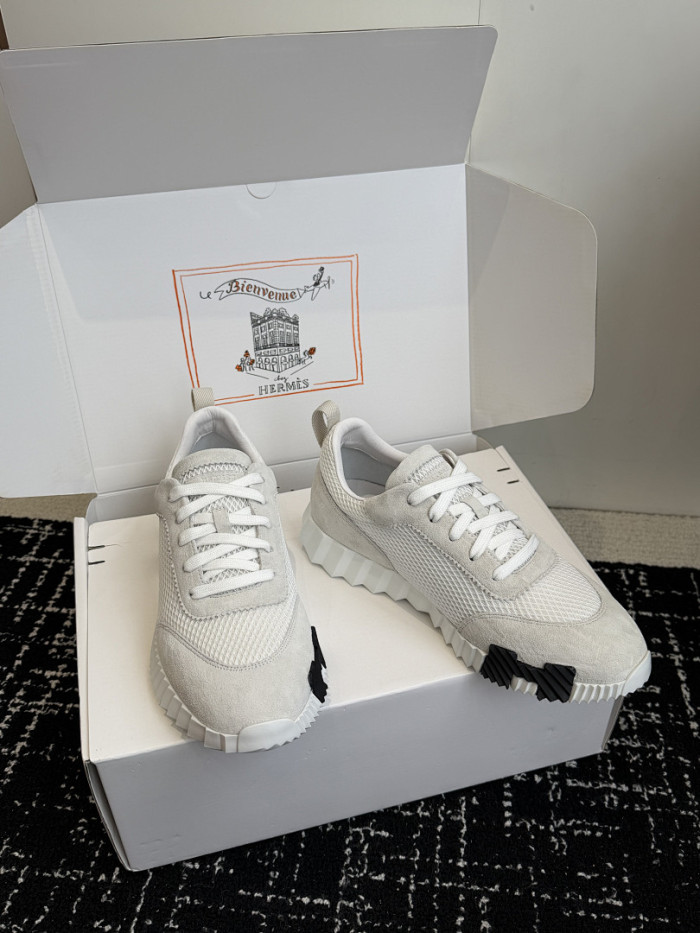 hms SNEAKER