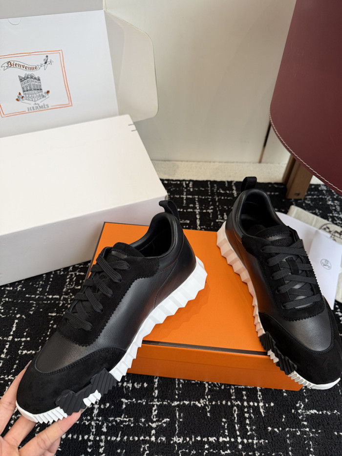 hms SNEAKER