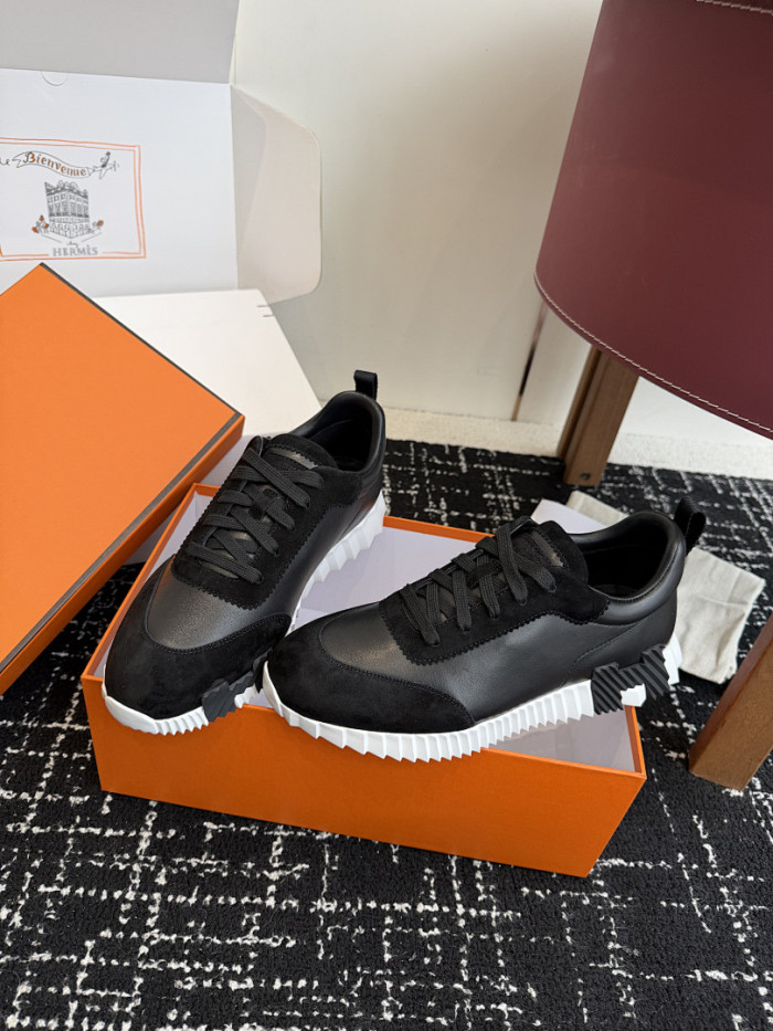 hms SNEAKER