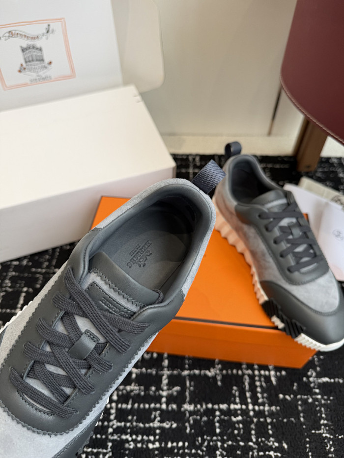 hms SNEAKER